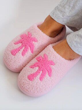 NWT Pink Palm Puff Malibu Slippers in Blush Bay Girls Petite